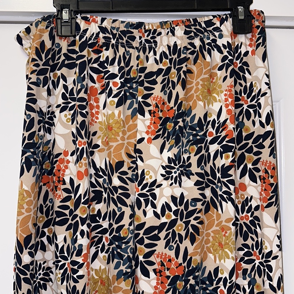 TAKING OFFERS Valerie Stevens Gaucho Floral Pants - Picture 3 of 10